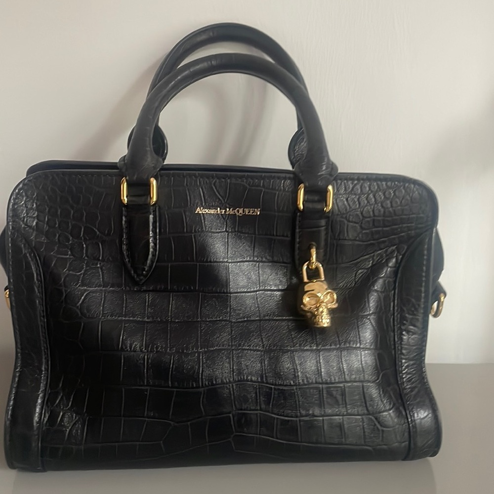 Alexander McQueen Skull Padlock Bag- Beyond chic!✨